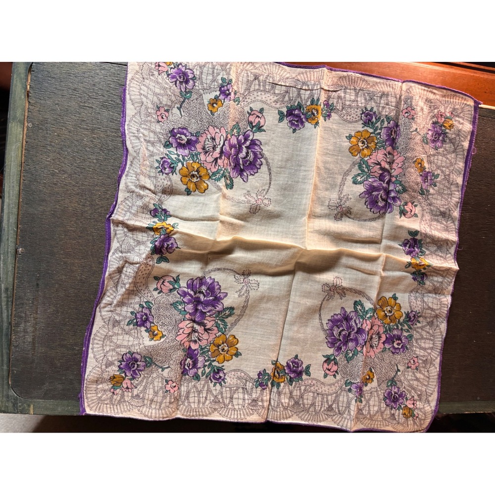 Unbranded Floral Handkerchief Women OS Purple Cream Good Vintage Lace Print